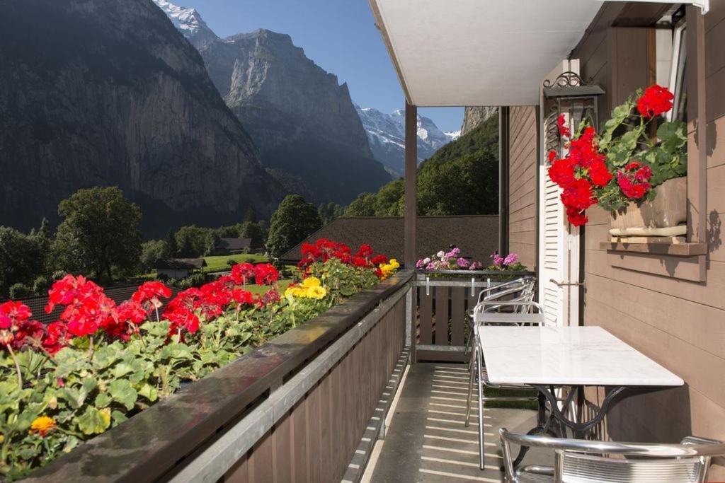 Lauterbrunnen Staubbach Beautiful Waterfall Apartment Exterior photo